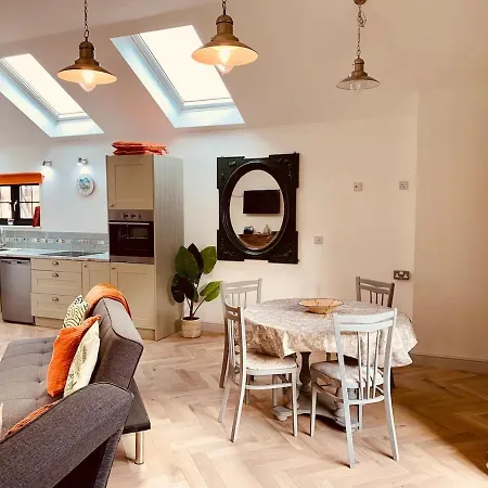 Bream Loft, Dog Friendly, Wood Burner, Walking Distance To Holiday home Falmouth