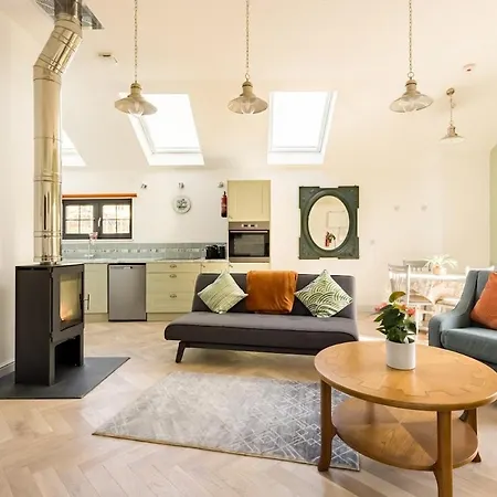 Bream Loft, Dog Friendly, Wood Burner, Walking Distance To